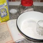 Виктория Гончарова готовит печенье